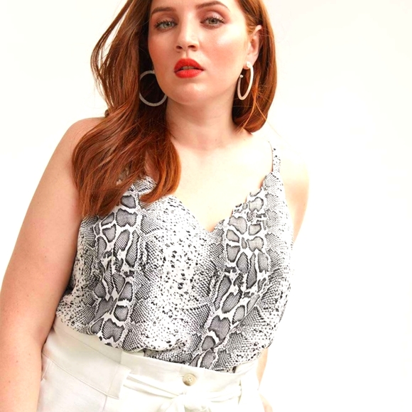 Additionelle Tops - LOVE & LEGEND SNAKESKIN TOP NWOT!